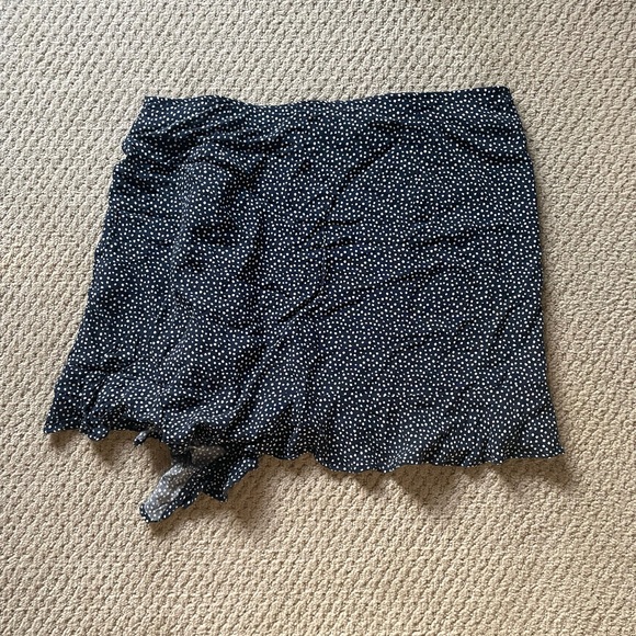 Hollister Ultra High-Rise Navy Polka Dot Button Skirt - Size L - Picture 3 of 4